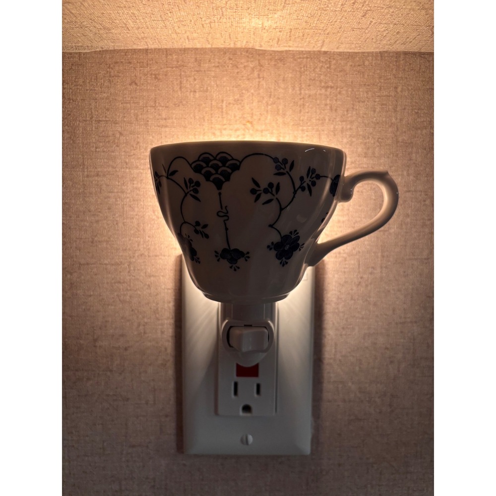 Vintage Style Blue White Floral Ceramic Teacup Night Light Plug In On Off Switch